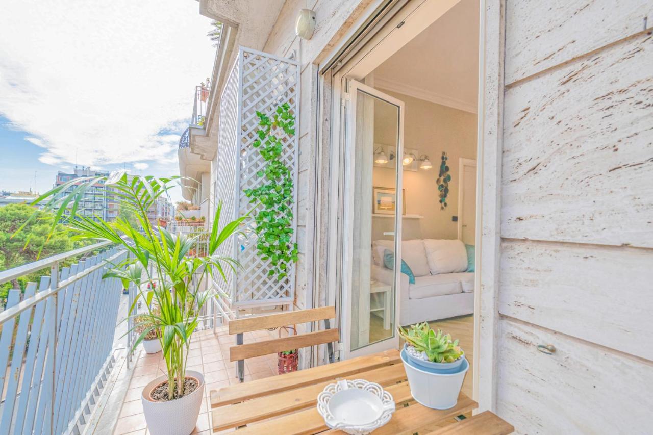 Modern Apartment To Relax In The City Center Bari Buitenkant foto