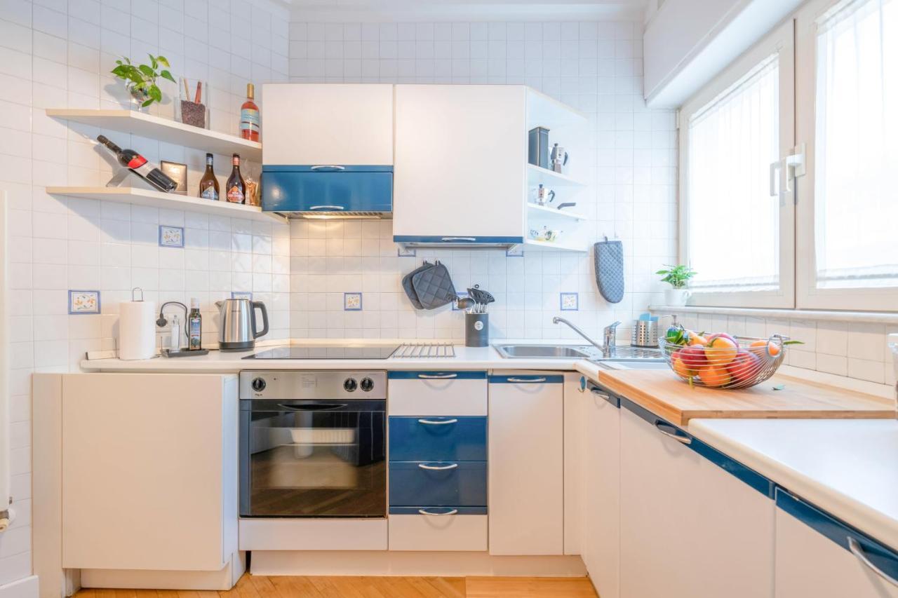 Modern Apartment To Relax In The City Center Bari Buitenkant foto